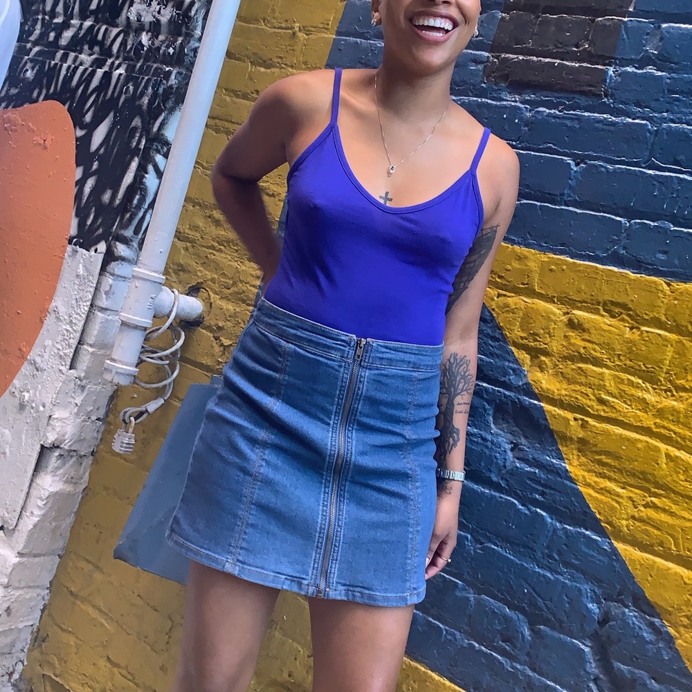 Blue jean skirt with zipper in front